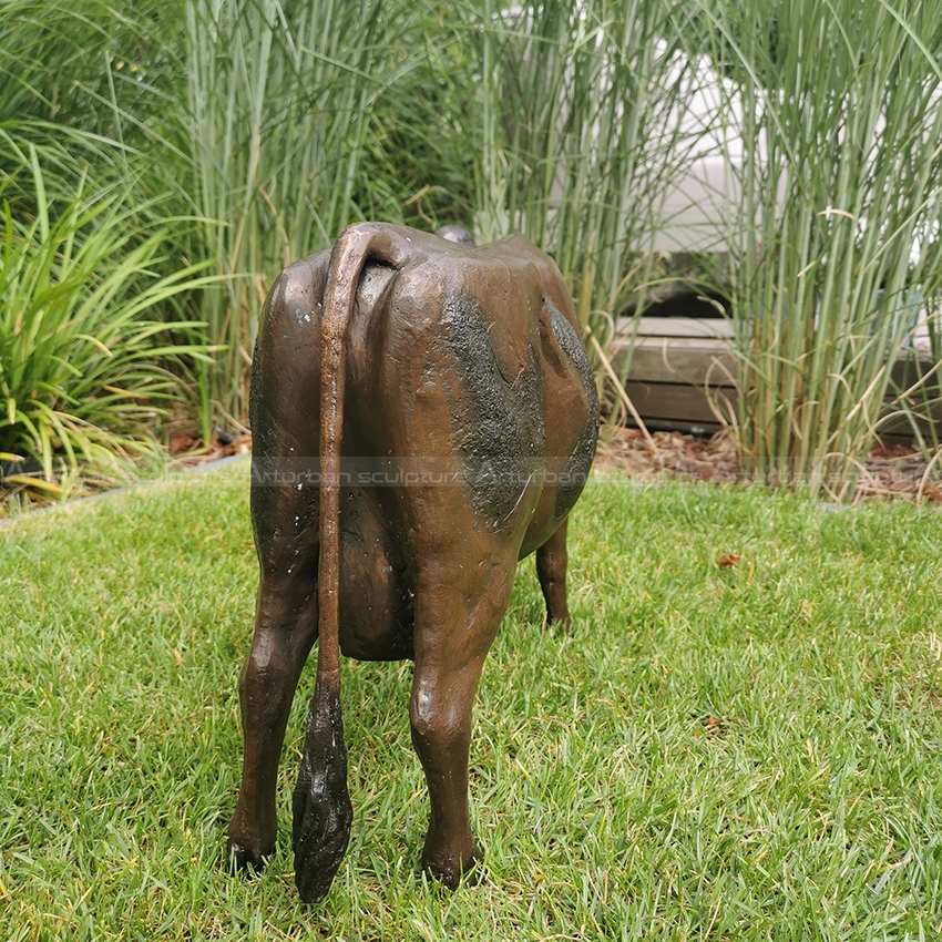estátua de vaca de bronze