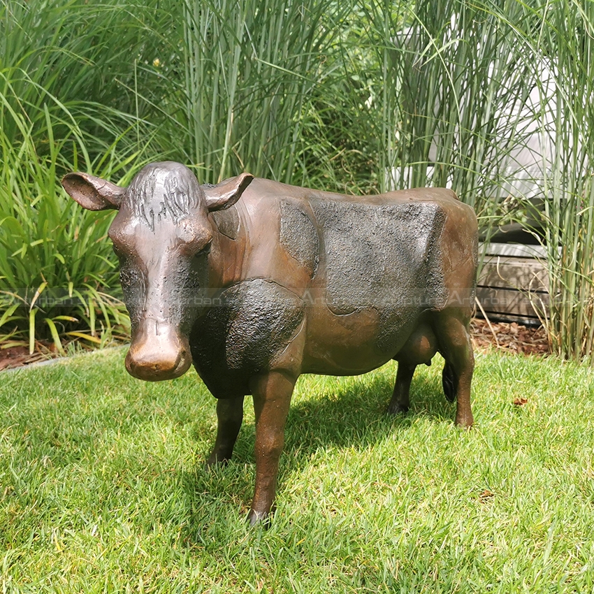 Bronzekuhstatue