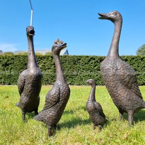 estatuas de jardín de familia de patos