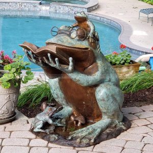 Statue de grenouille lisante pour jardin