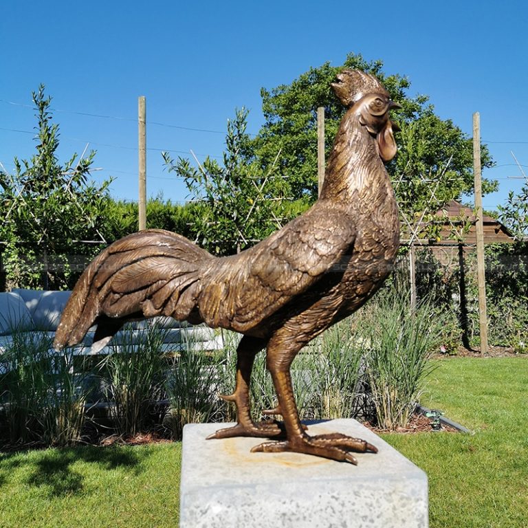 Outdoor-Hühnermonumente
