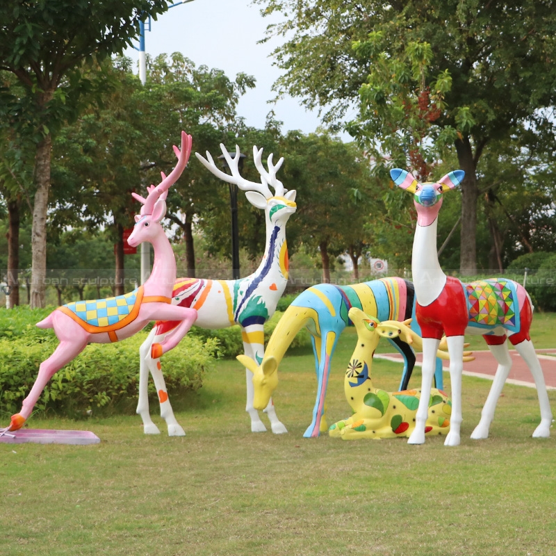 scultura della famiglia di cervi
