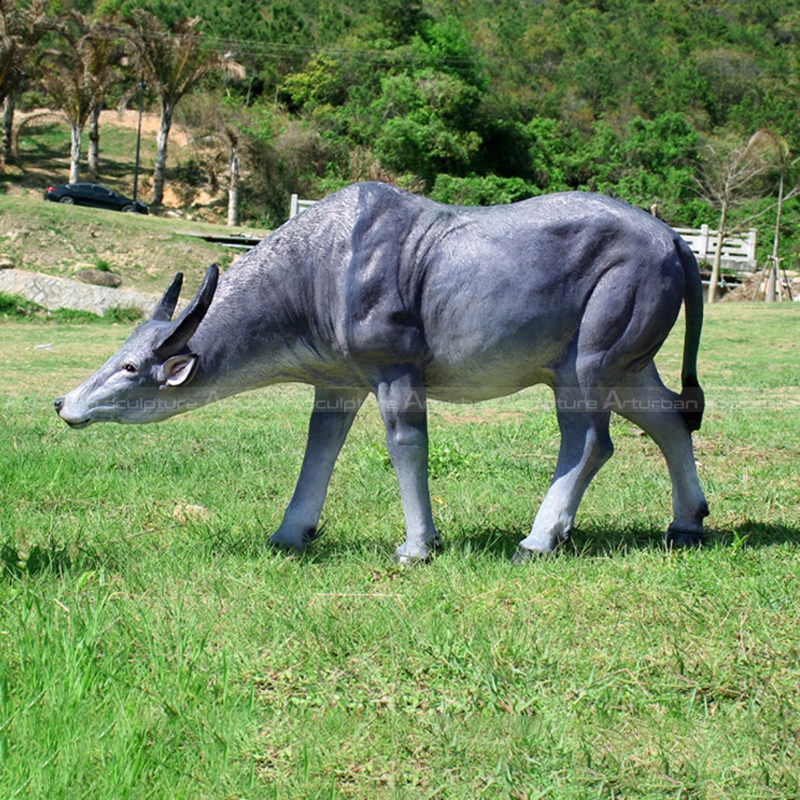 estátua de búfalo para jardim