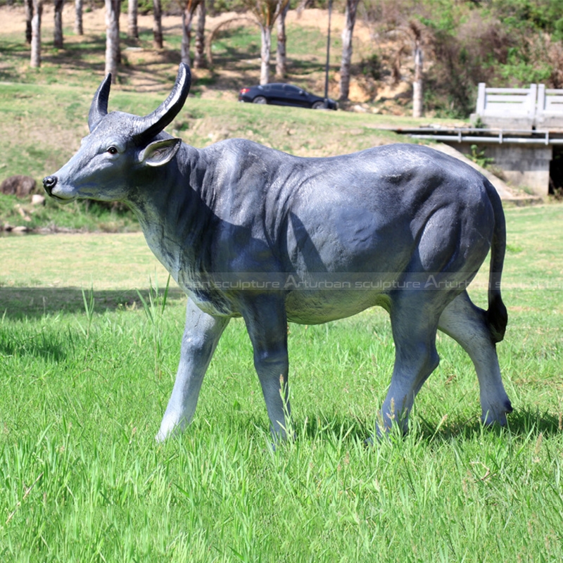 estátua de búfalo para jardim