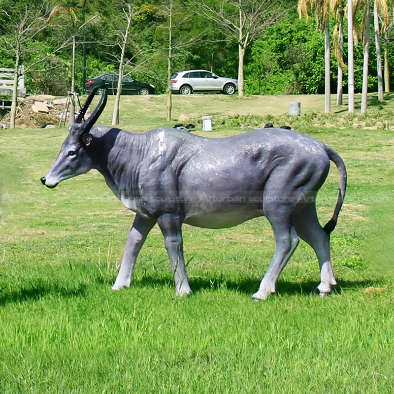 estátua de búfalo para jardim
