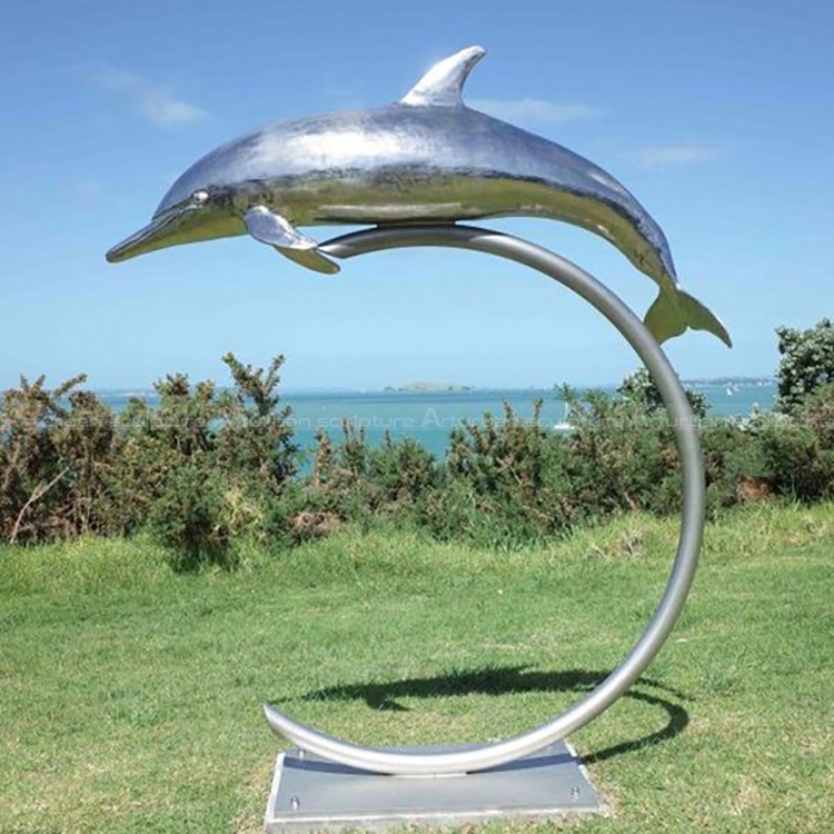 Metall-Delfin-Skulptur