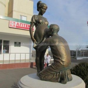 estatua de mujer embarazada