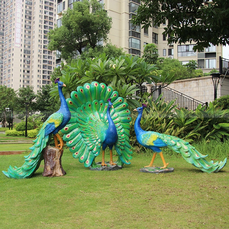 Pfau-Gartenskulptur
