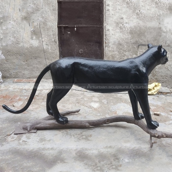 نحتة نمر أسود