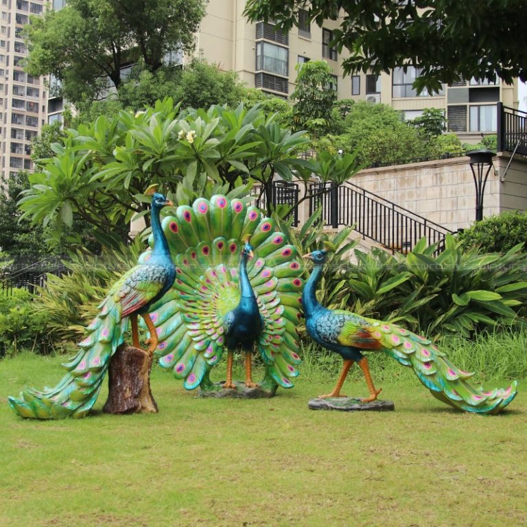 Pfau-Gartenskulptur