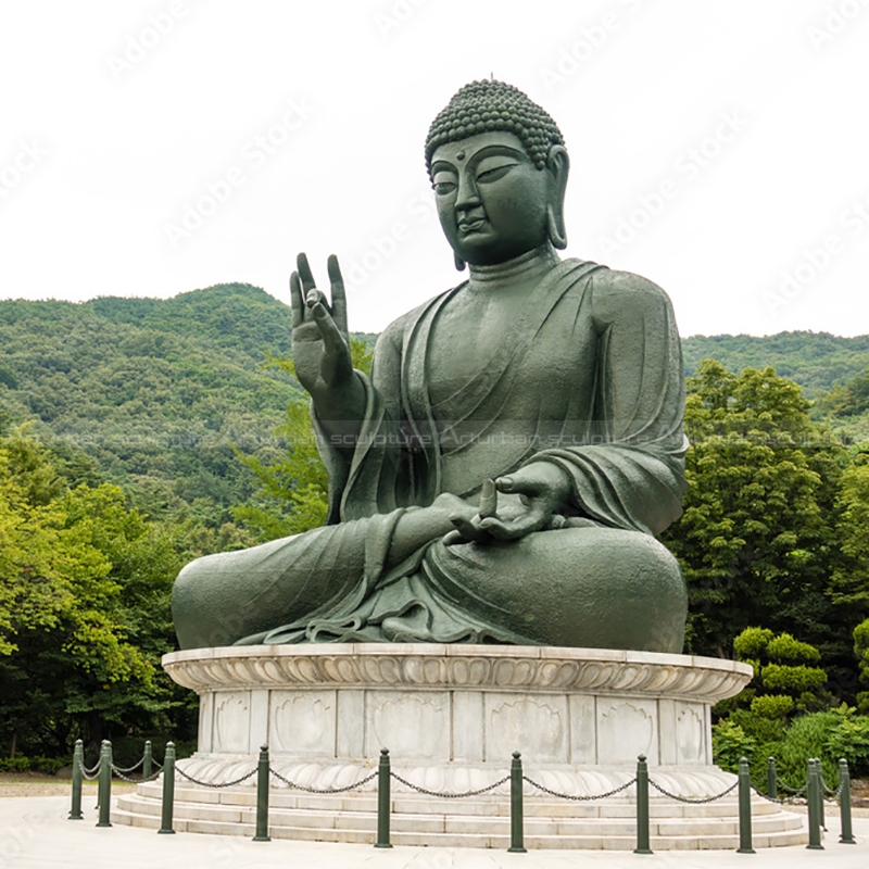 grande statua di Buddha seduto