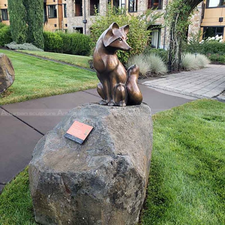 statue de renard assis
