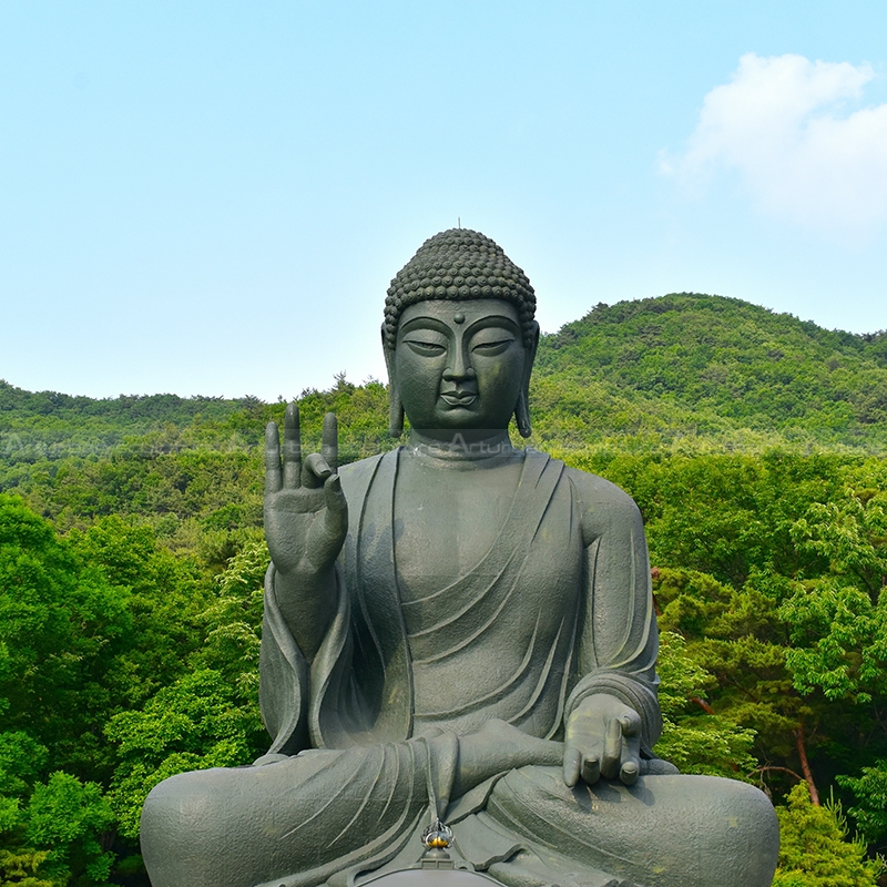 grande statua di Buddha seduto