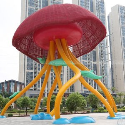 تمثال قنديل البحر المعدني