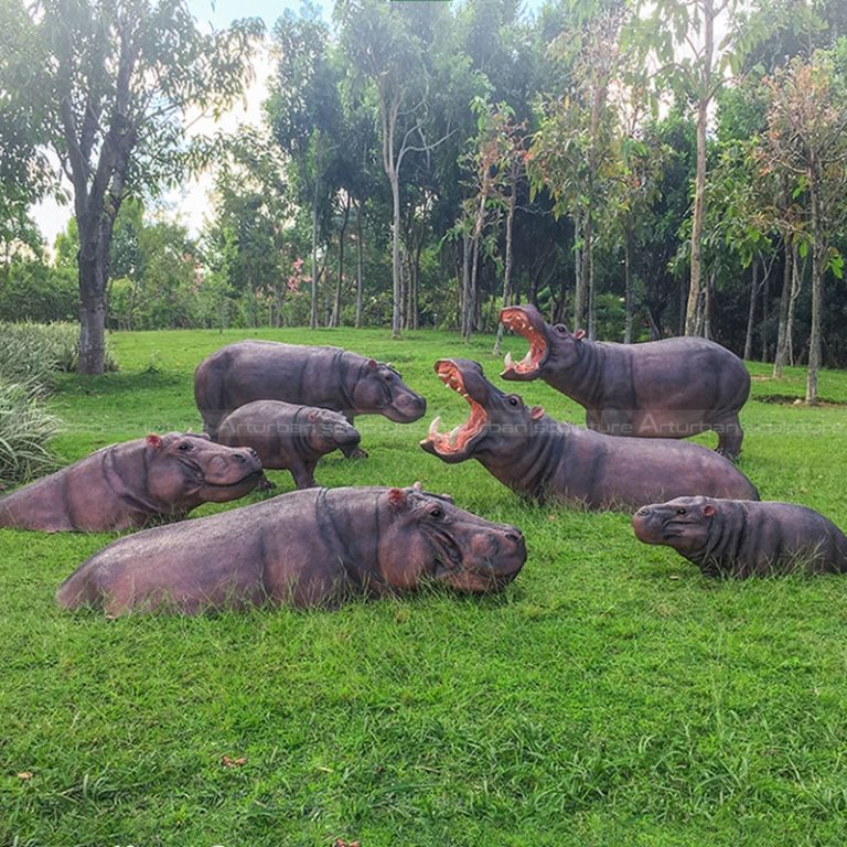 schwimmendes Flusspferd Gartenskulptur