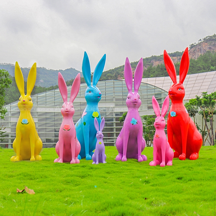 scultura di coniglio per giardino