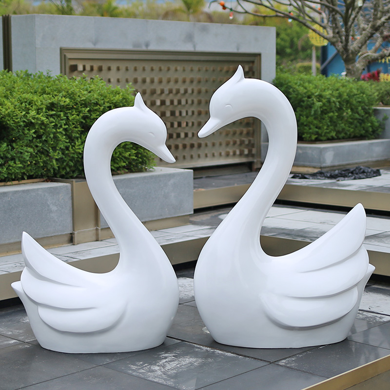 statua coppia di cigni