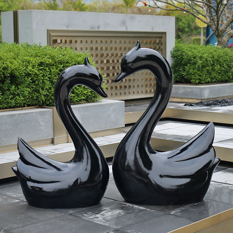 statua coppia di cigni