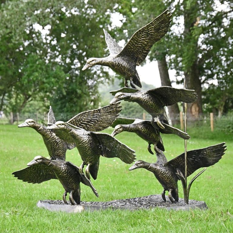 escultura de pato voador