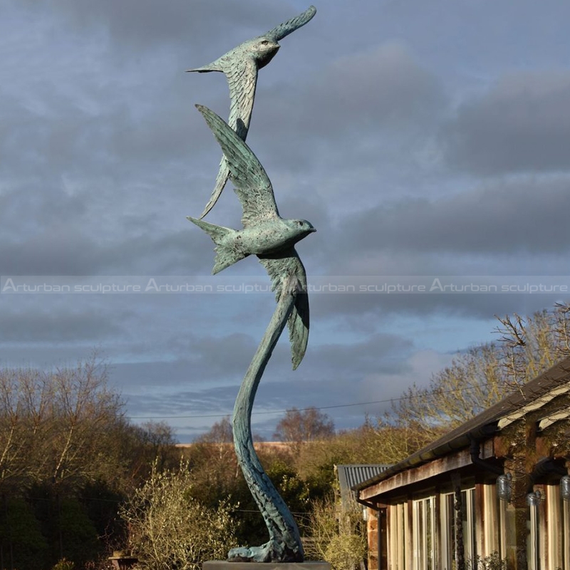 Schwalben-Gartenskulptur