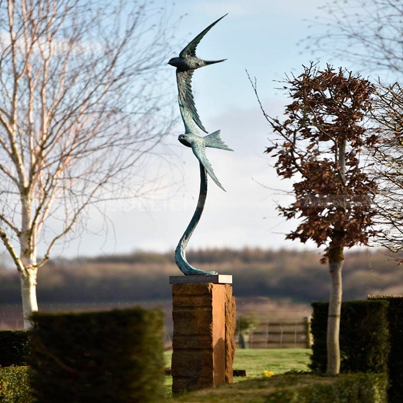 Schwalben-Gartenskulptur