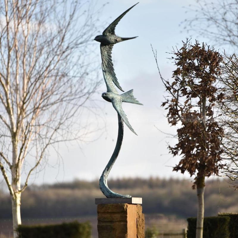 Schwalben-Gartenskulptur