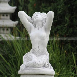 estátua de sereia de pedra