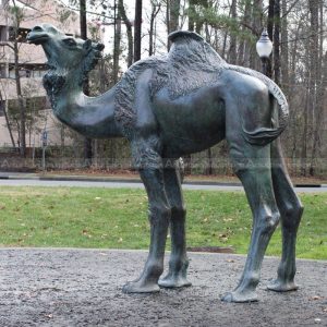estátua de camelo para jardim