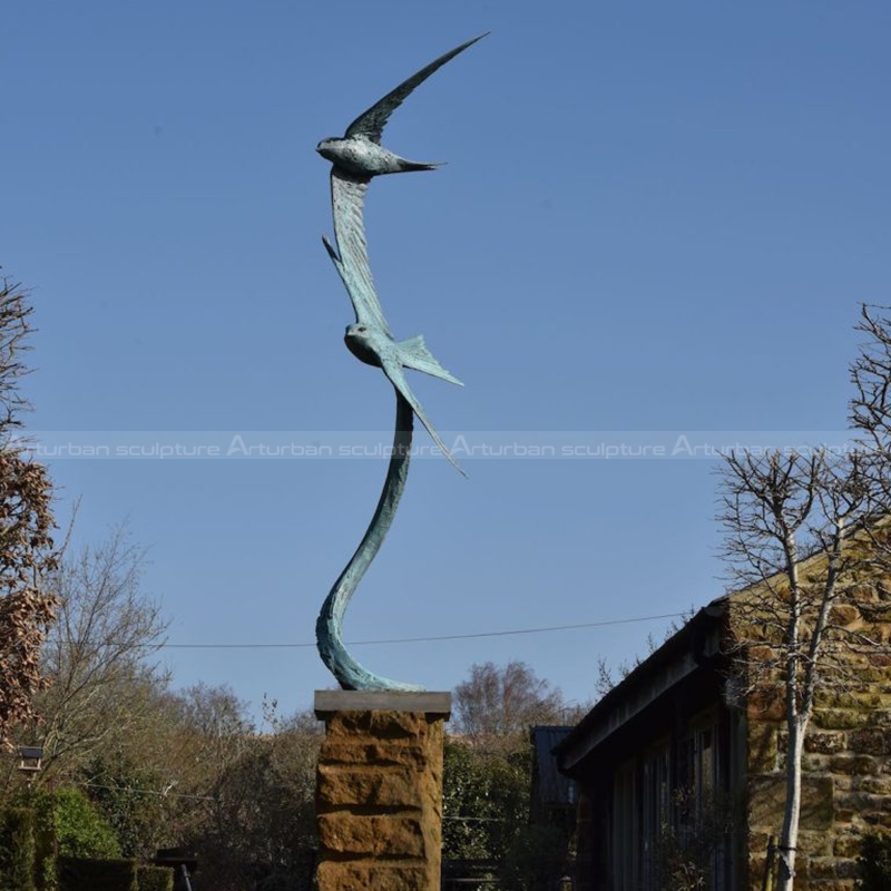 Schwalben-Gartenskulptur