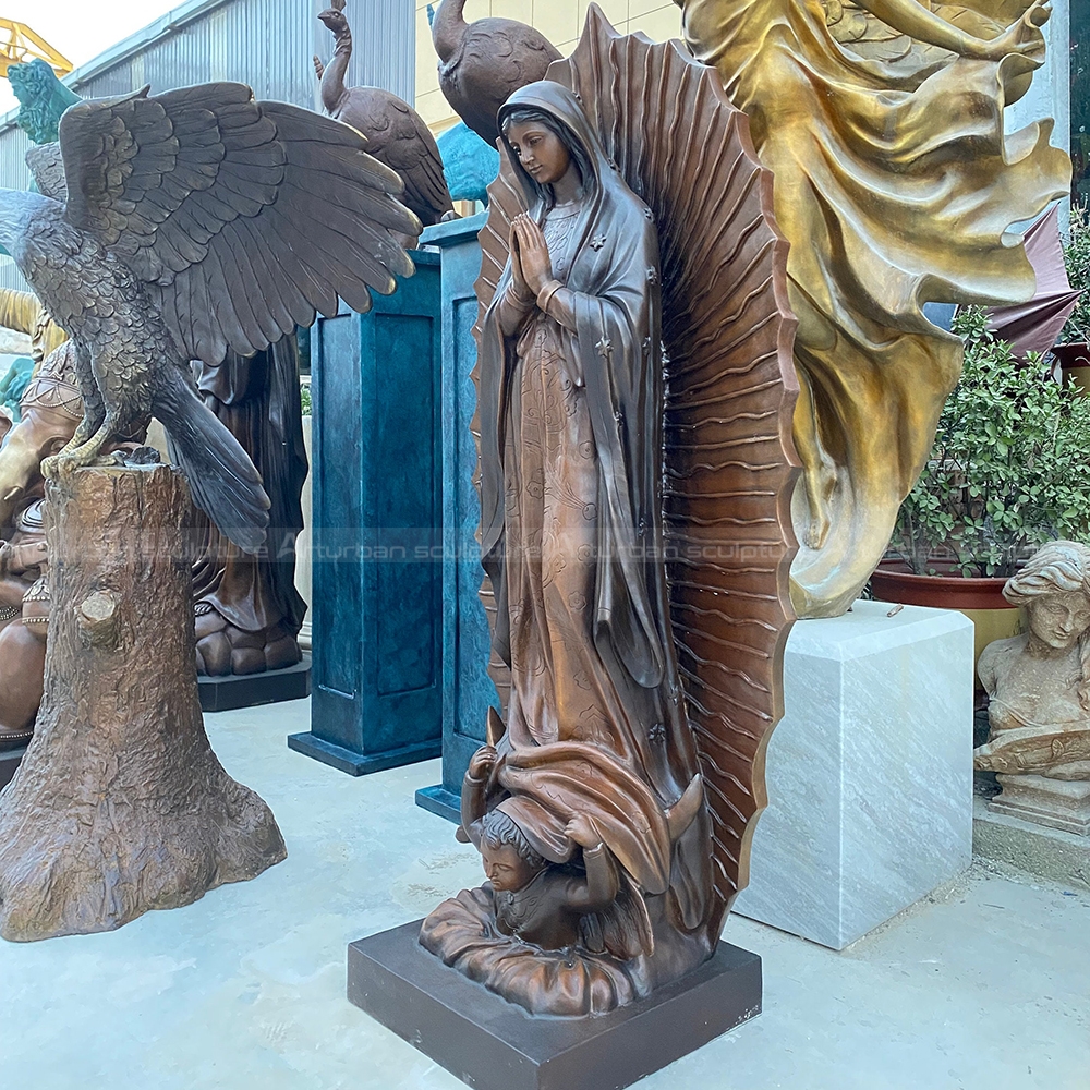 statua di maria di guadalupe