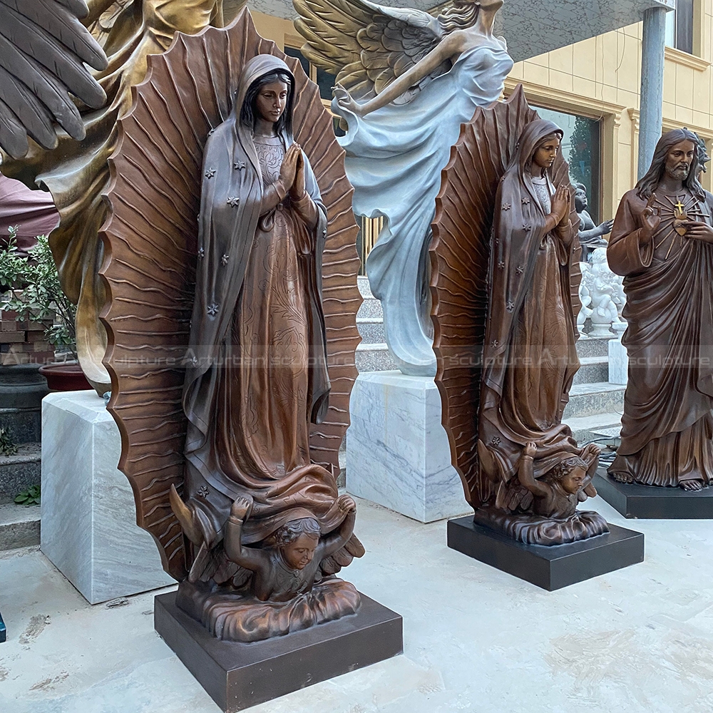 statua di maria di guadalupe