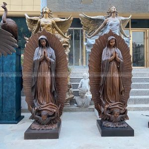 Statue der Maria von Guadalupe