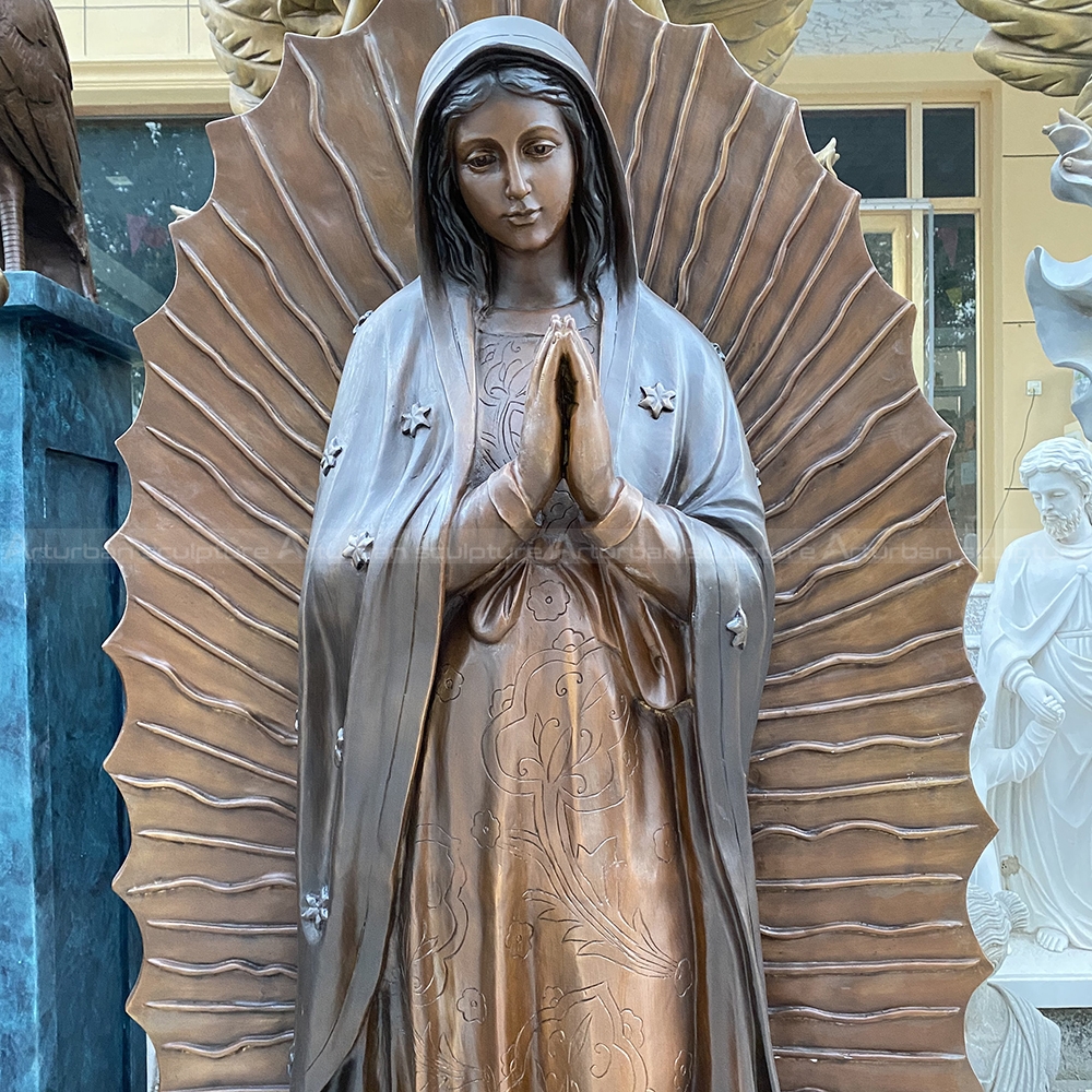 statua di maria di guadalupe