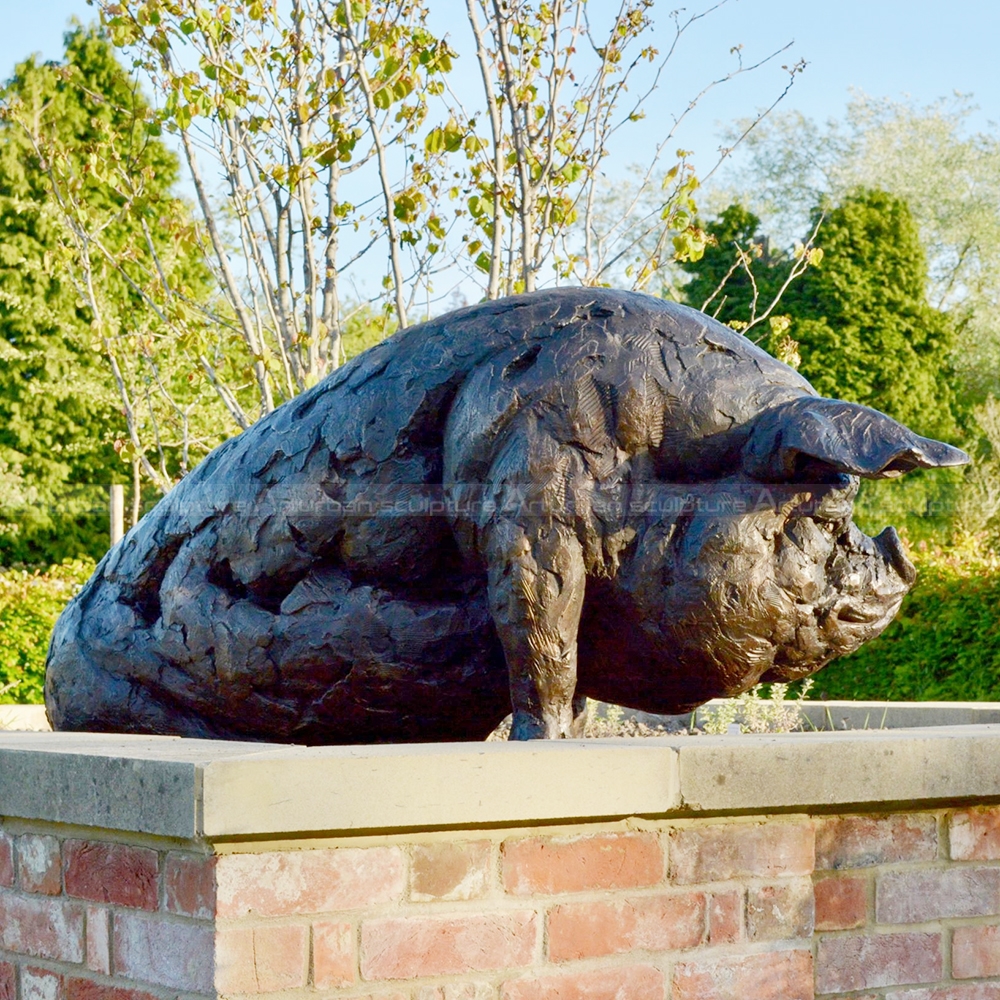 Escultura de cerdo sentado a la venta