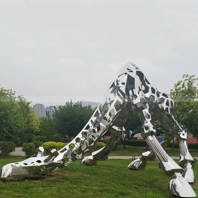 abstrakte Giraffen-Skulptur