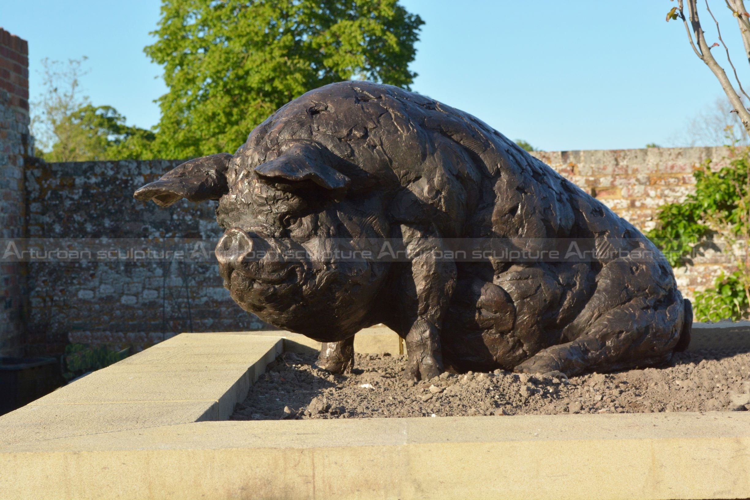 Escultura de cerdo sentado a la venta