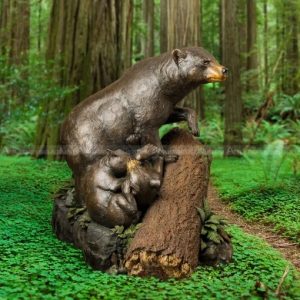 Schwarzbären-Skulptur
