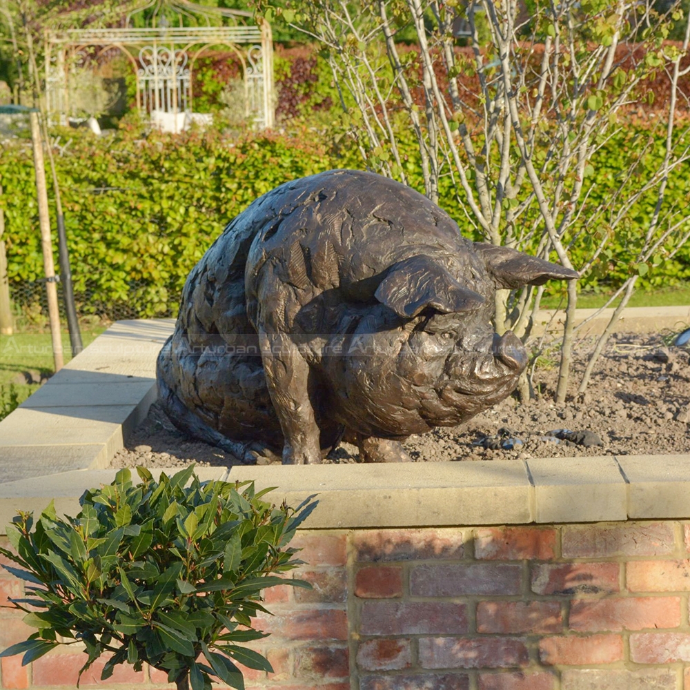 Escultura de cerdo sentado a la venta