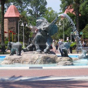 fuente de piscina de elefante