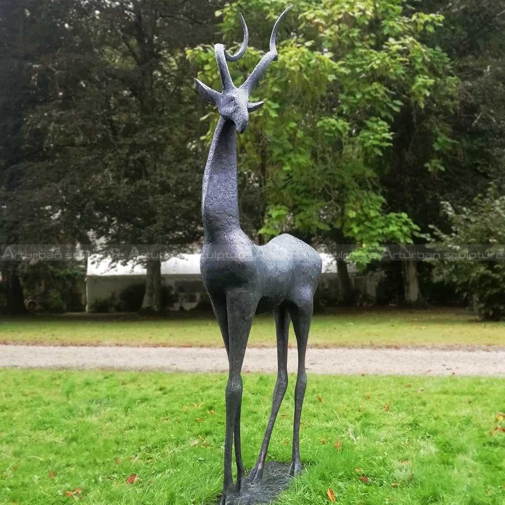 statue de gazelle en bronze
