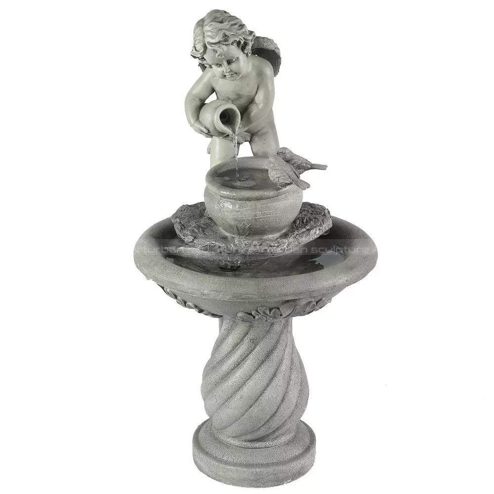 fontana d'acqua con angelo cherubino