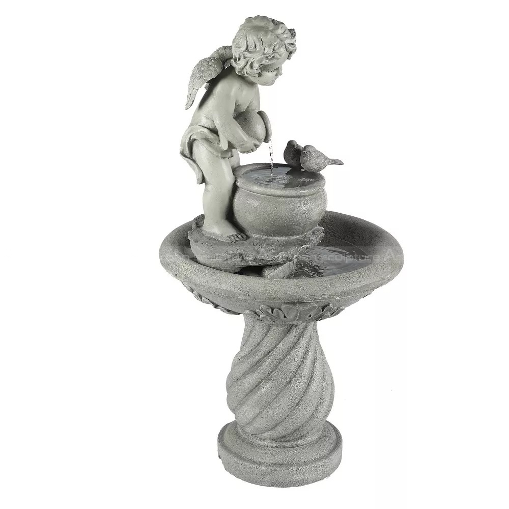 fontana d'acqua con angelo cherubino