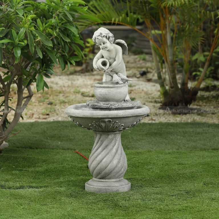 fonte de água com anjo querubim