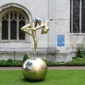 sculpture de gymnaste en bronze