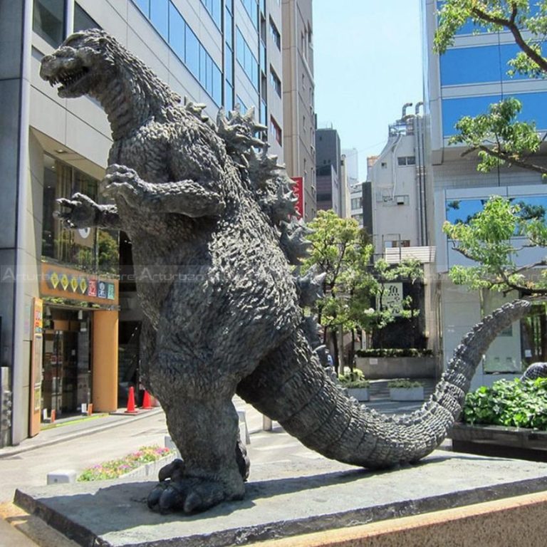 statue di Godzilla in vendita
