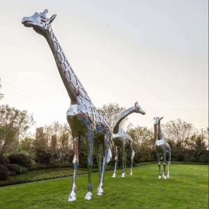 große Giraffenstatue