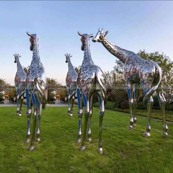 große Giraffenstatue