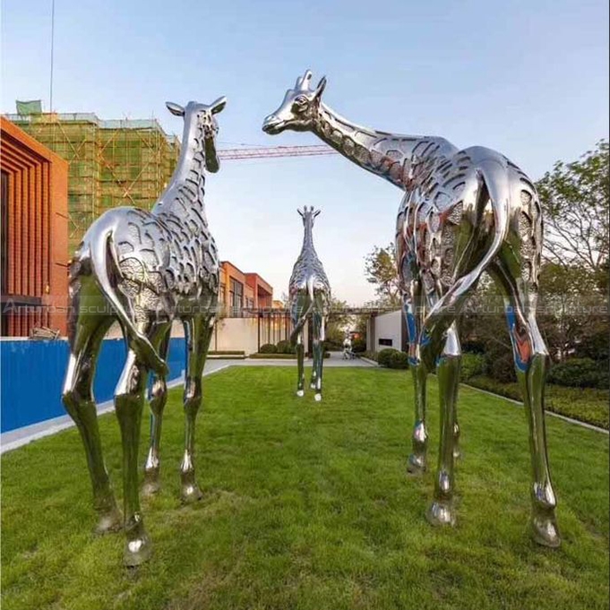große Giraffenstatue