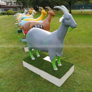 estatua de cabra a tamaño real