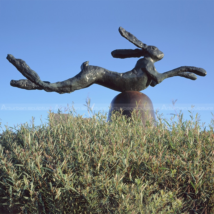 statue de lapin en bronze